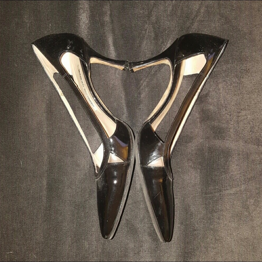 **SOLD**MANOLO BLAHNIK Black Patent Leather Pumps